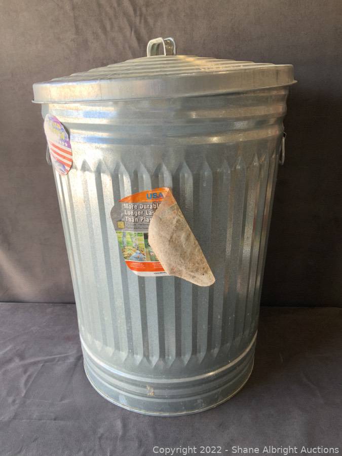 Galvanized Garbage Can with Lid, 31 Gallon