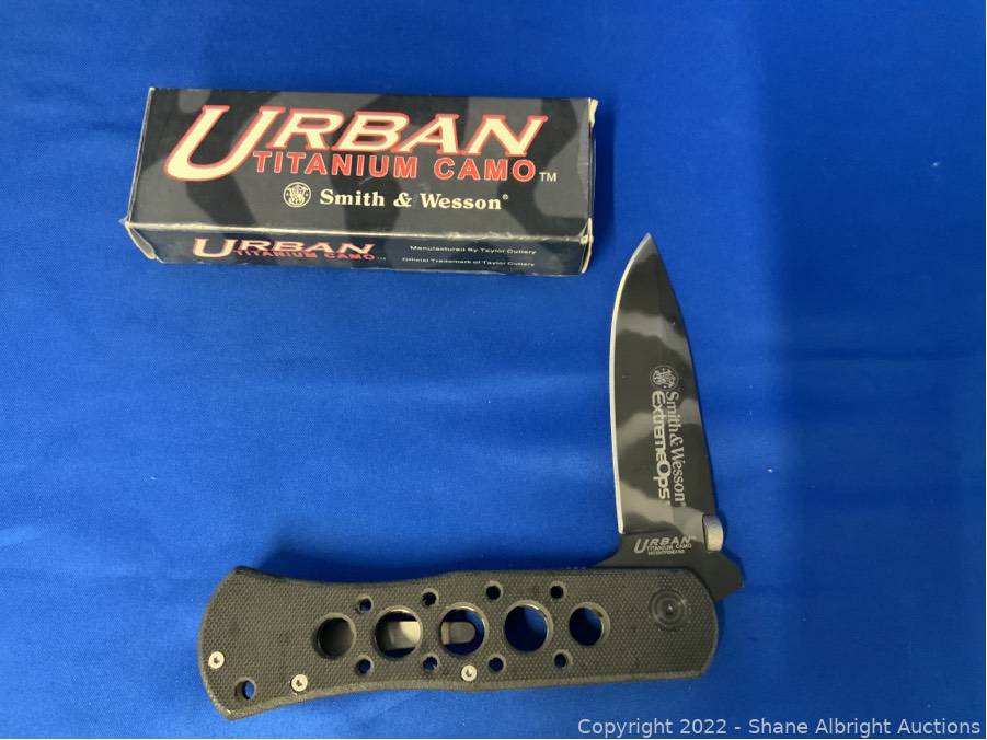 Smith and wesson titanium camo extreme ops pocket knife Auction 