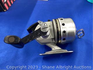 Pflueger and Daiwa reels. Lot of 2 Auction